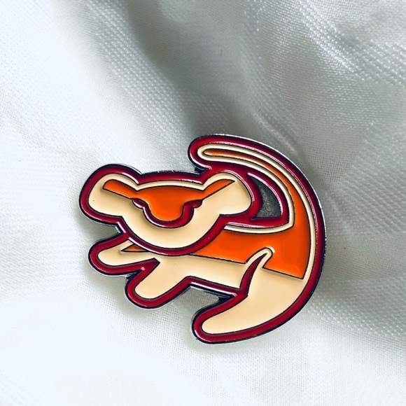 NWOT Lion King Simba Enamel Pin Brooch - Stainless Steel, 0.9" x 1.1" - Picture 2 of 7